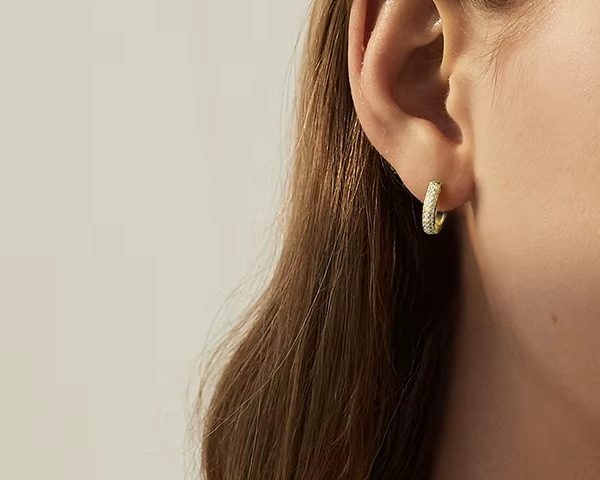 Gold-Moissanite-Hoop-Earrings-–-D-Color-1mm-Stones-Silver-925-18K-Gold-Plated-0.8cttw-Elegant-Ear-Buckle-Design